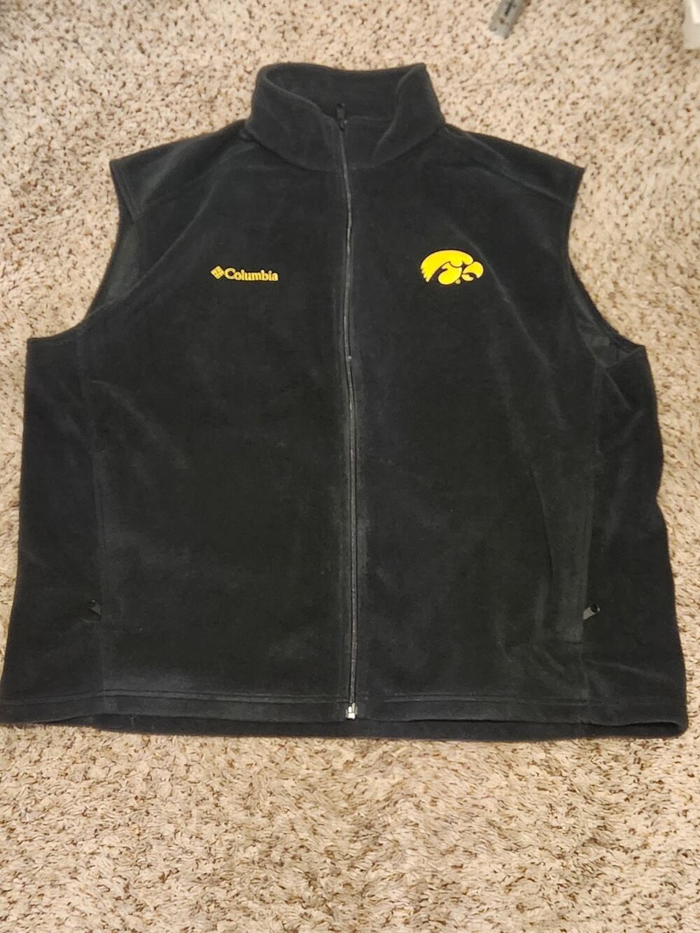 NCAA Columbia Iowa Hawkeyes Men’s Fleece Vest Medium